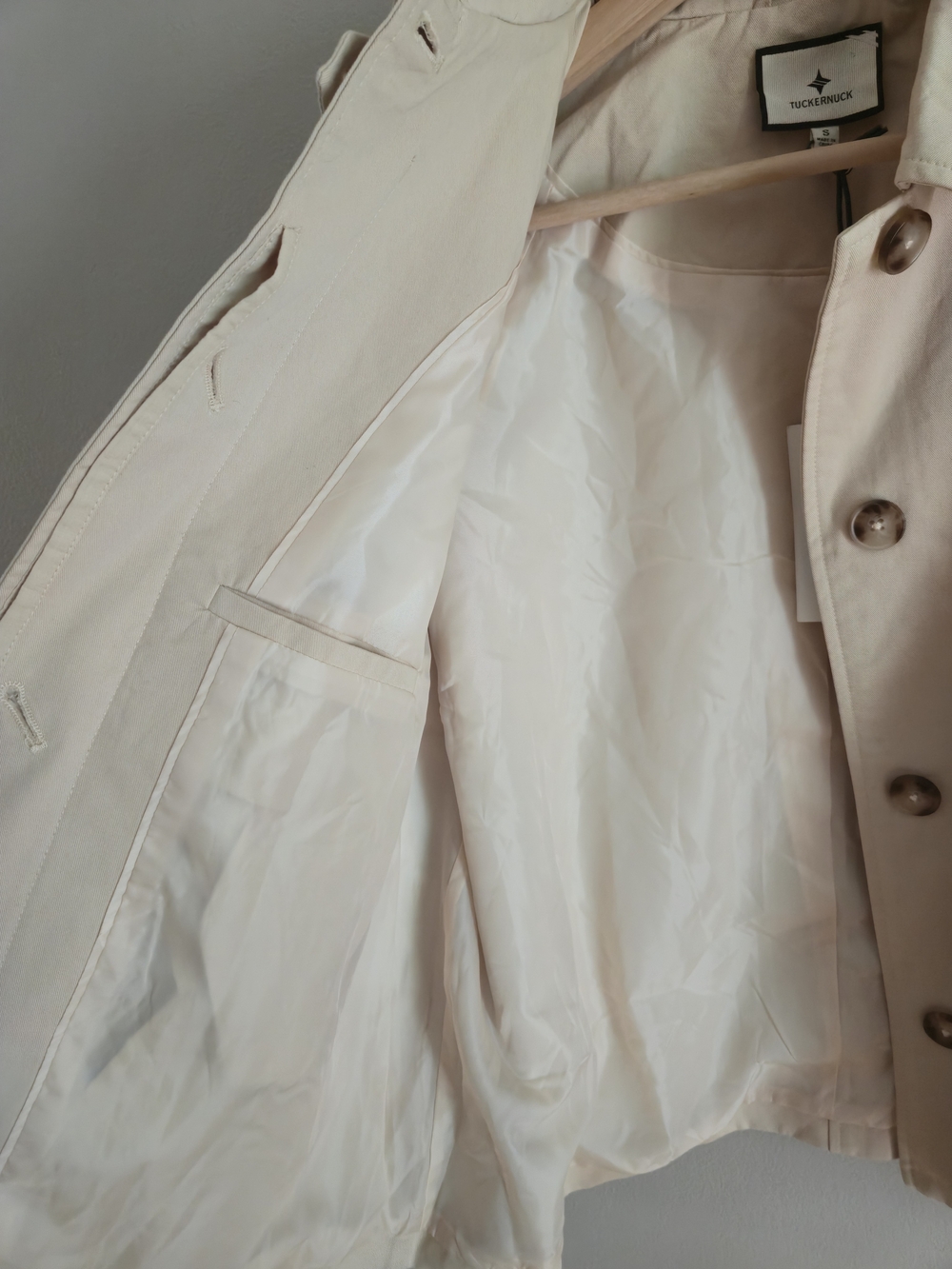Tuckernuck Drew Short Trench Coat Size Small Tan Boxy Cropped Lined Preppy - Picture 10 of 14